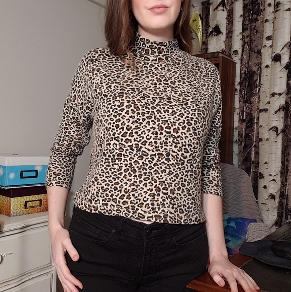 Leopard print lightweight crop sweater